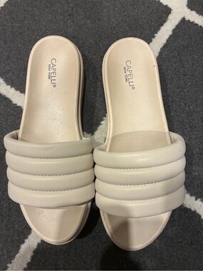 Capelli of New York Padded Slide Sandals in Cream